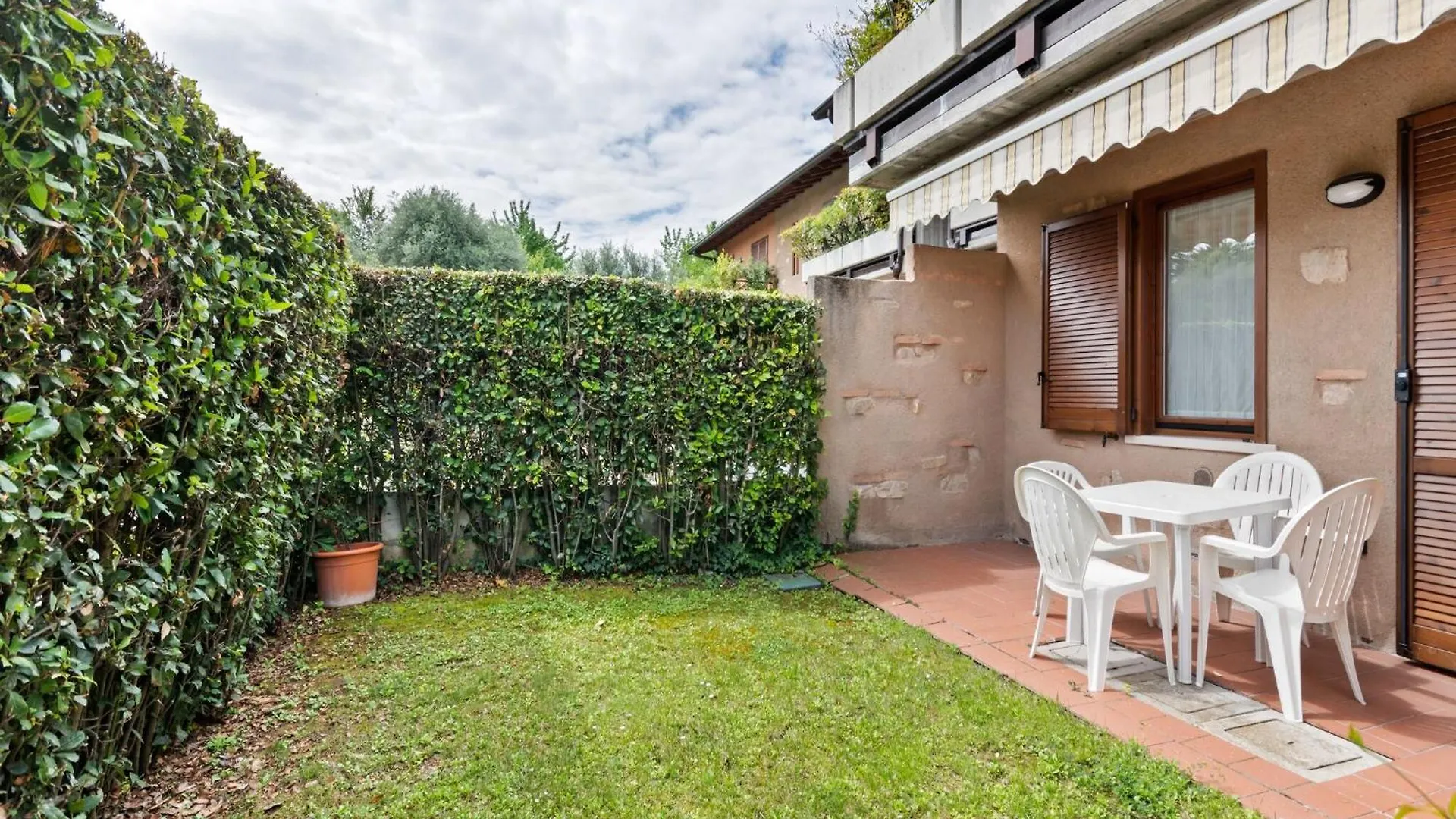 Vibrant Holiday Home In Lazise With Swimming Pool Near 2 Lakes