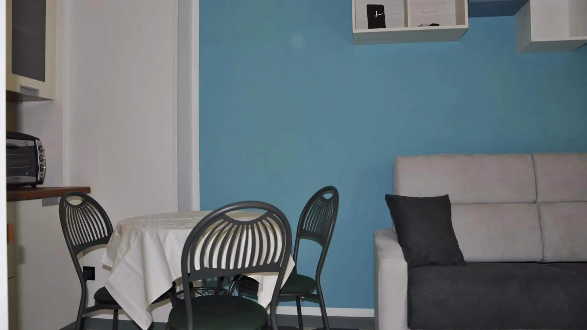 Vibrant Holiday Home In Lazise With Swimming Pool Near 2 Lakes