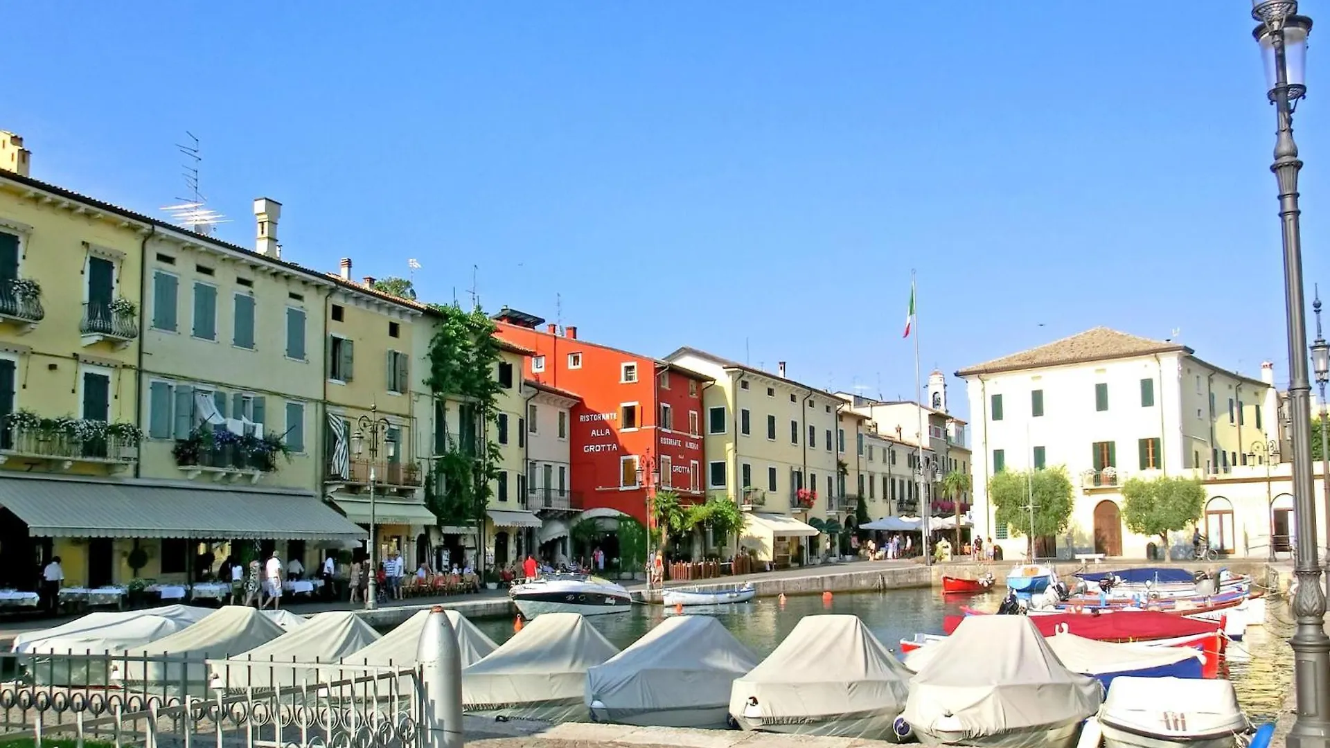 Vibrant Holiday Home In Lazise With Swimming Pool Near 2 Lakes イタリア