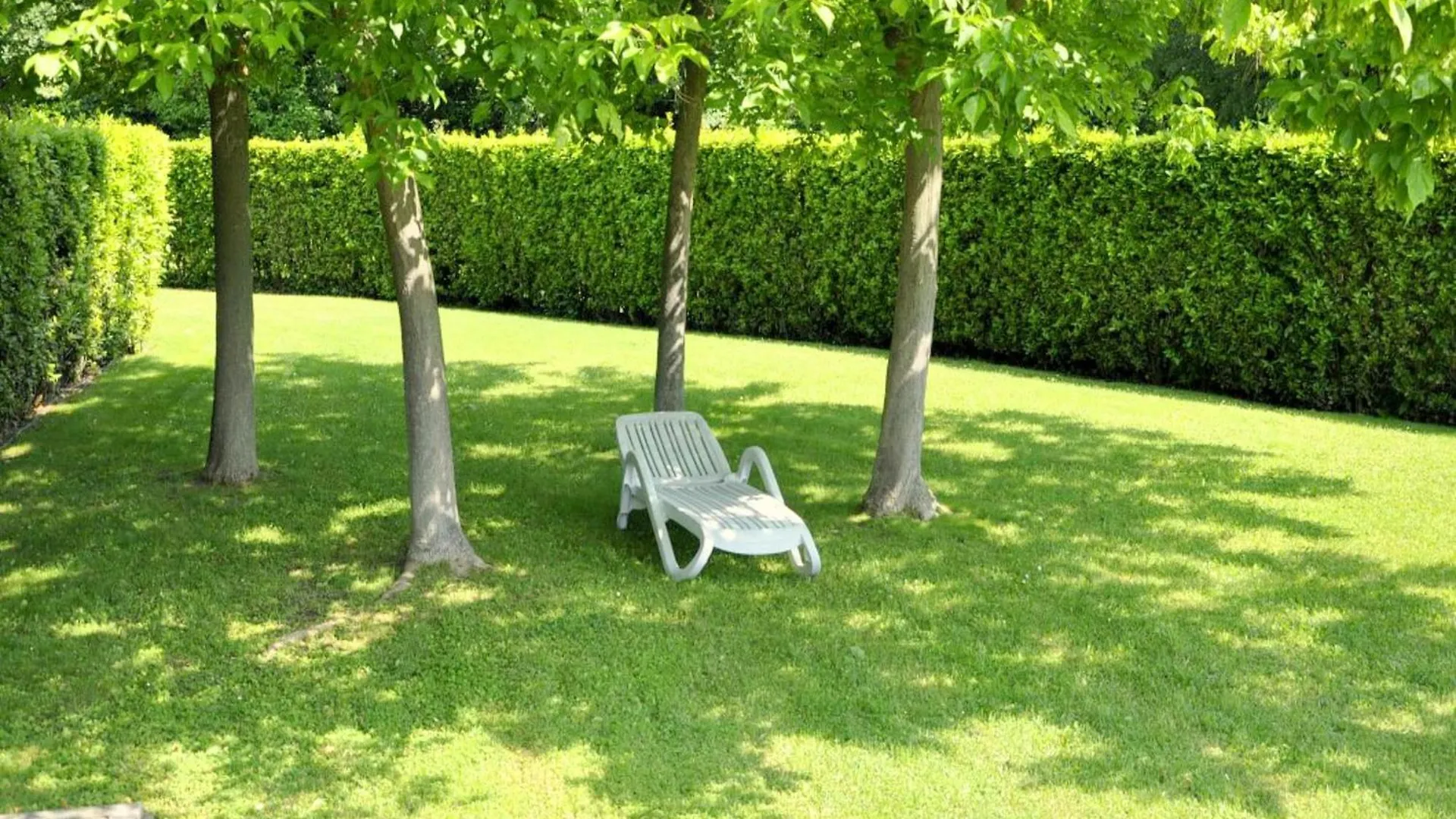 Vibrant Holiday Home In Lazise With Swimming Pool Near 2 Lakes 0*,