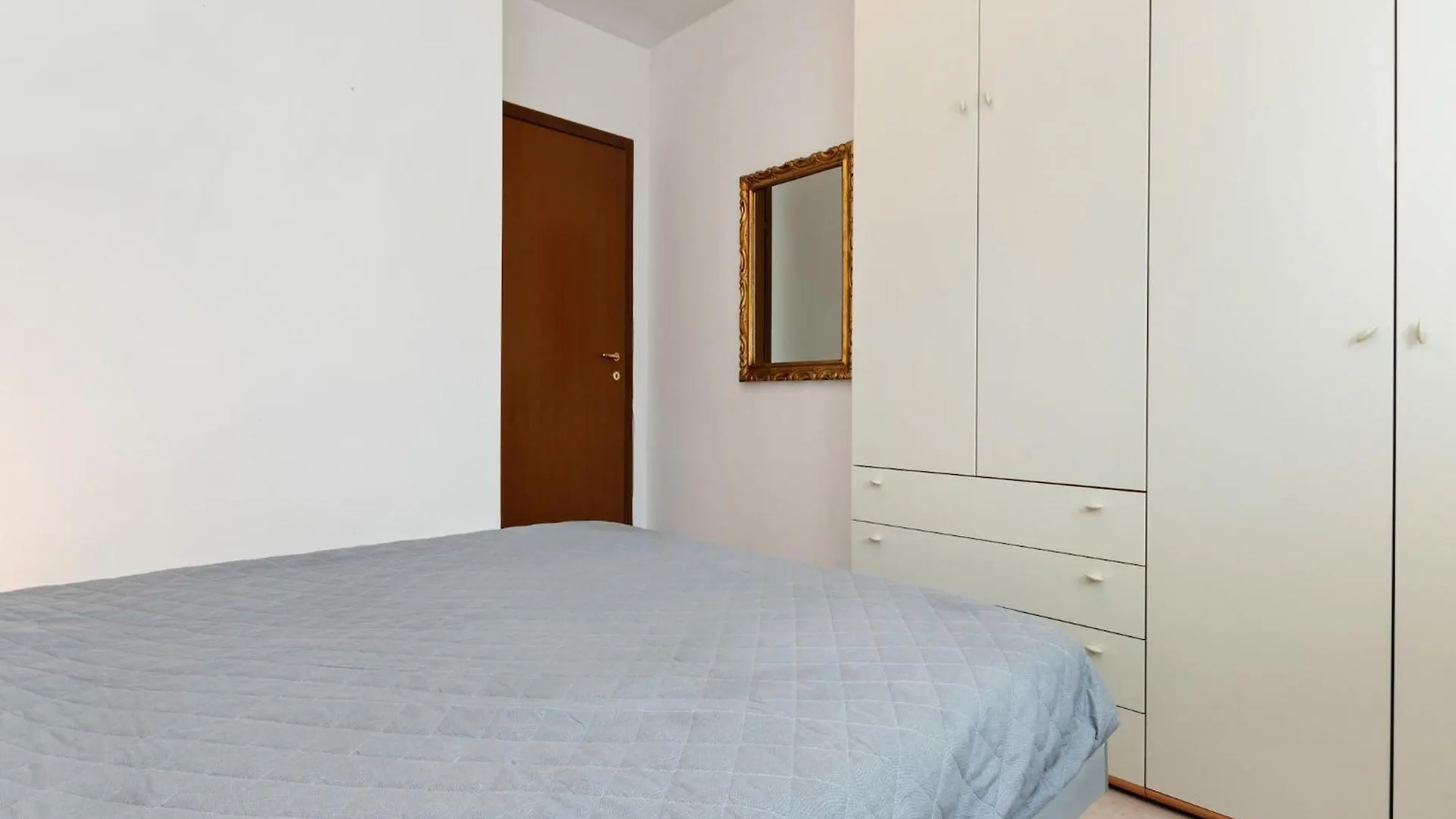 Vibrant Holiday Home In Lazise With Swimming Pool Near 2 Lakes
