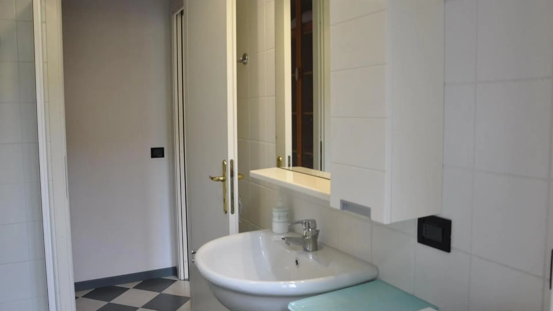 Vibrant Holiday Home In Lazise With Swimming Pool Near 2 Lakes 0*,