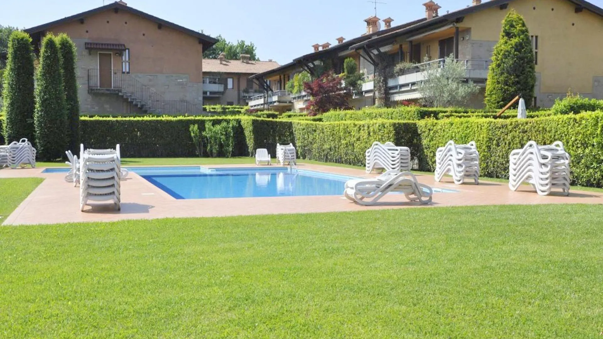 Vibrant Holiday Home In Lazise With Swimming Pool Near 2 Lakes